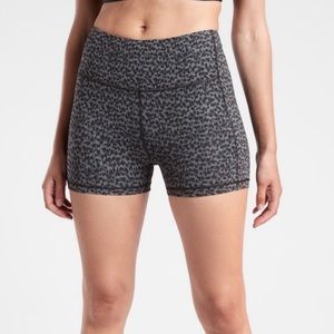 NWOT Athleta Ultimate Printed Shortie Allure Black